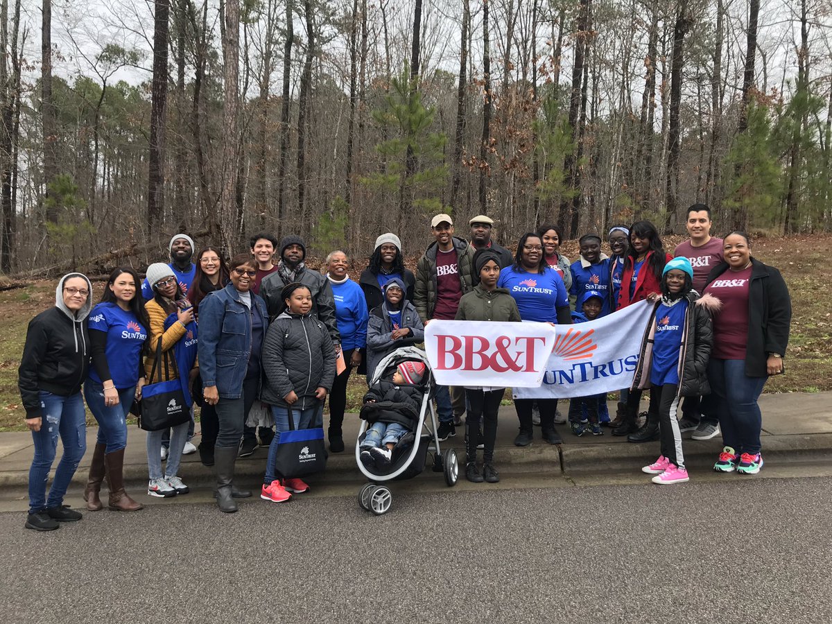 _CoMac's tweet photo. Spent the morning @ #spectacularmagazine MLK Black History Parade w/ TRUIST African American Affinity Business Resource Group. #teamTruist #bettertogethr https://t.co/2lVgmWzfLD