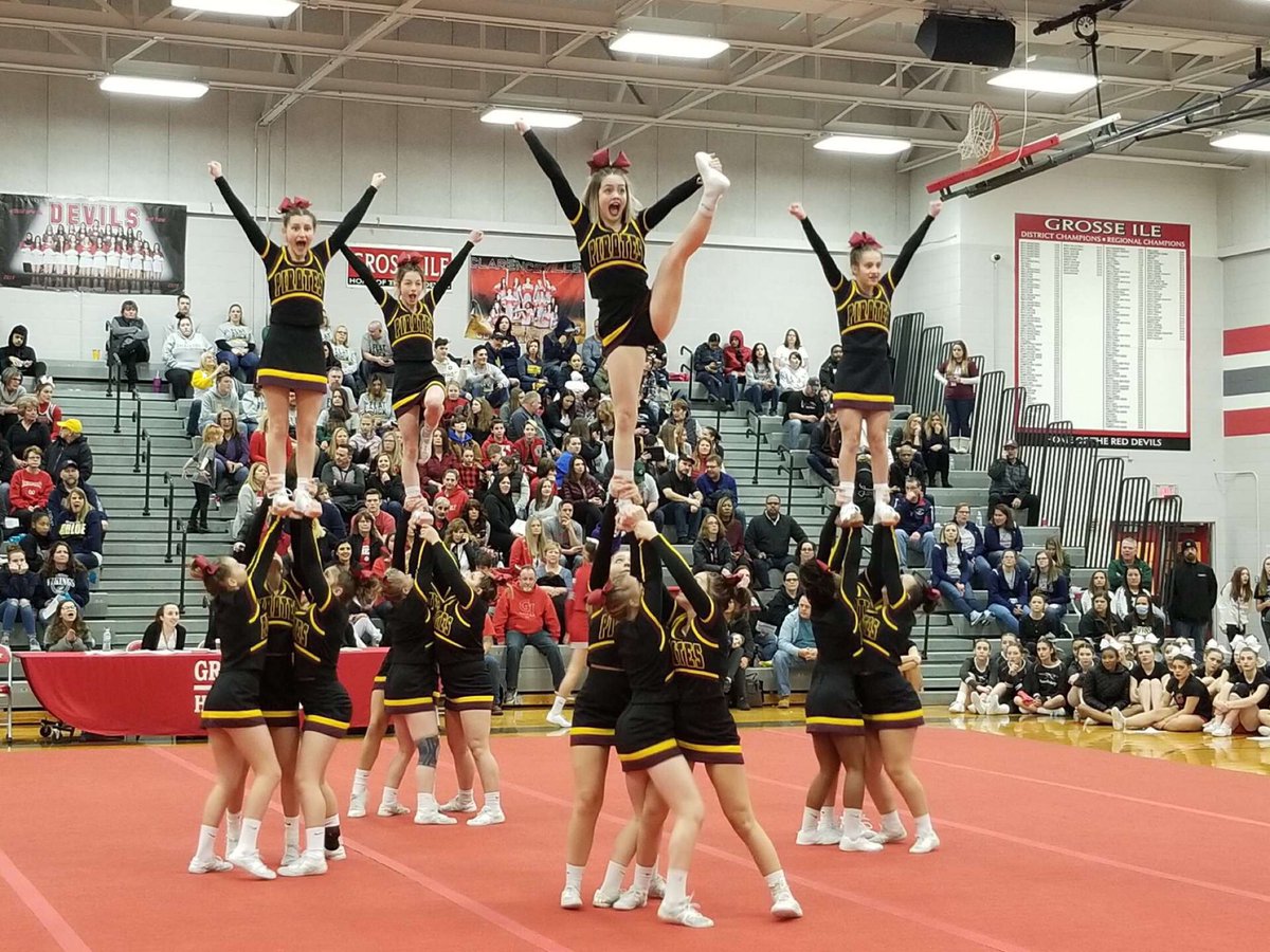 Riverview Varsity Cheer tweet media