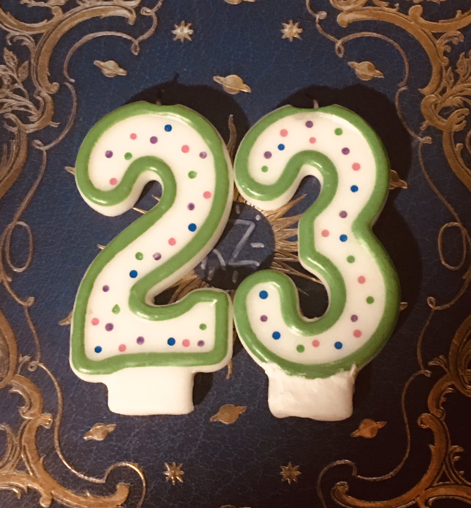 kelseydecker14's tweet photo. a fave of my candles i took photo of:) https://t.co/34AWpPhhOO