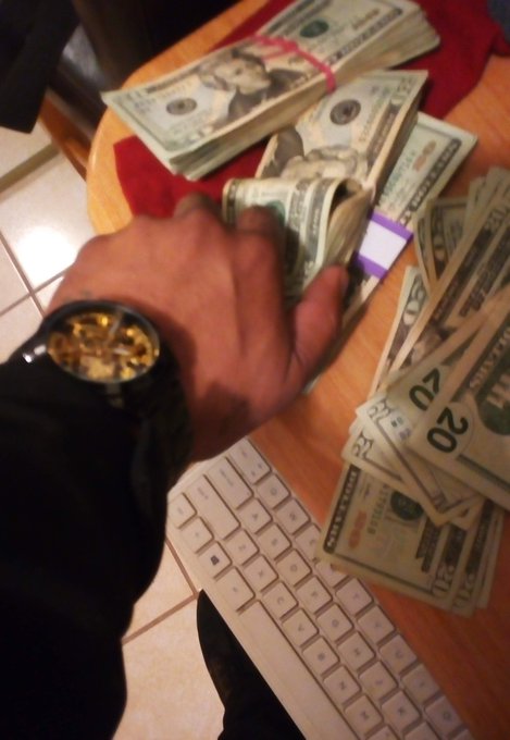 3AxMvDqVSwpZTA4J5Jr2Vq8uAo3QKP93xe   Demostrando una nueva estrategia para hacer mucho dinero . Con El<a href="/tag/mytwitteranniversary"class="tags"><span>#mytwitteranniversary</span></a>