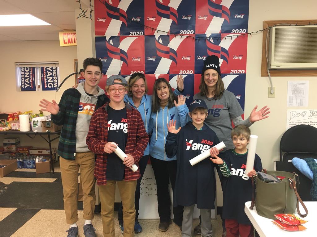 TeamYangNH's tweet photo. You know it’s the start to a great weekend when you have too many pictures for a single tweet of all on the ground here in New Hampshire! #NHforYang #YangGang (1/4) https://t.co/YdCVtNQ1zj