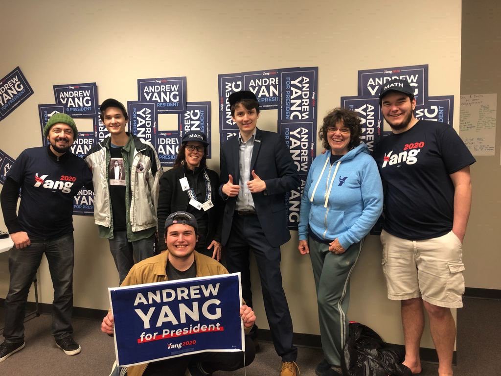 TeamYangNH's tweet photo. You know it’s the start to a great weekend when you have too many pictures for a single tweet of all on the ground here in New Hampshire! #NHforYang #YangGang (1/4) https://t.co/YdCVtNQ1zj