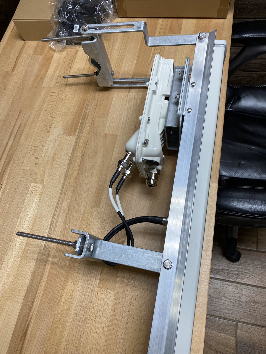elvttechgroup's tweet photo. Built and ready to start testing the 3.65 GHz band.
Our engineering team has plans to use this technology to enable your remote workforce and offices with reliable primary and secondary connectivity.
#CBRS #3ghz #Wireless #Oregon #Washington #Hawaii https://t.co/UjQ8ncWmr6