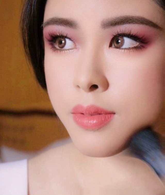 JustGel_'s tweet photo. Saw this on instagram. New pic ba ito? Or throwback? Di ko maalala san ito but anyway myghad ang ganda talaga ni Kisses I mean matagal ko naman na alam kaso underrated kasi talaga beauty niya. Pls post this @KissesDelavin. Ppl deserve to see your beauty! 

YOYOSONAGAyon KISSES https://t.co/RawkJnLzNs