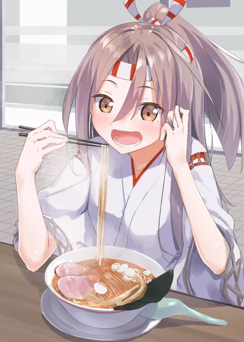 ラーメン食べてるづほちゃん?? 