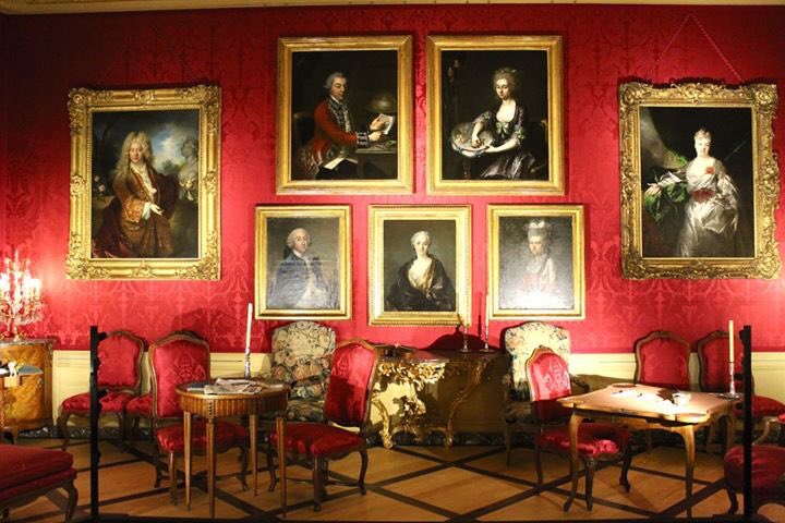 Omonchateau's tweet photo. [#idéevisite] 🏰 Bienvenue au Château de Prangins en Suisse et laissez-vous transporter au siècle des lumières.

Plus grand château du XVIIIe siècle ouvert au public en Suisse, il est aujourd’hui le siège romand du Musée national Suisse.

➡️ https://t.co/CNXfUwwKrr https://t.co/tkphgpZIGo