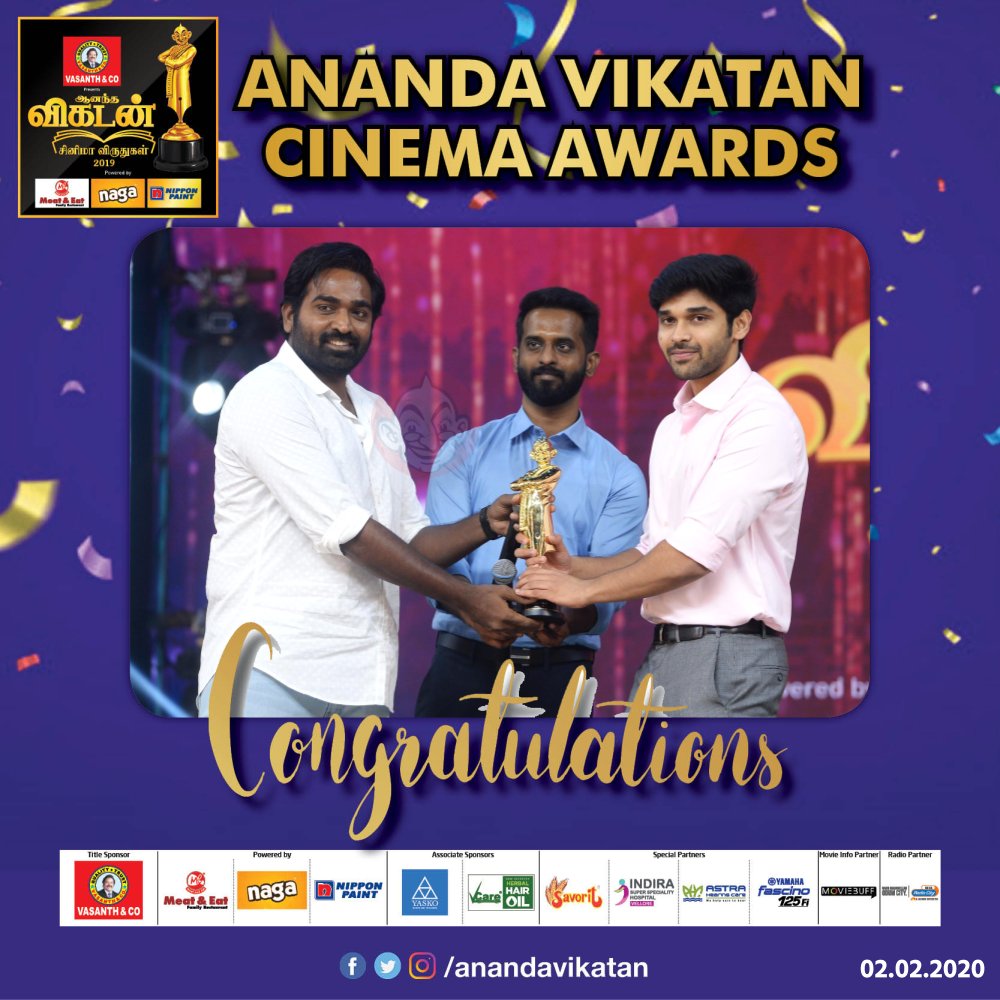 வாழ்த்துகள்! 

ஆண்திமிர், வயதுக்கேற்ற முதிர்ச்சி, சுட்டெரிக்கும் நினைவுகள், அதீத அலட்சியம் எனப் பரிமாணங்கள் பல கொண்ட பாத்திரத்தை, அநாயாசமாய் ஊதித்தள்ளினார் த்ருவ் விக்ரம்!

#AVCA #AnandaVikatanCinemaAwards #VikatanAwards <a href="/SunTV/">Sun TV</a> @DhruvVikram8 #AdithyaVarma