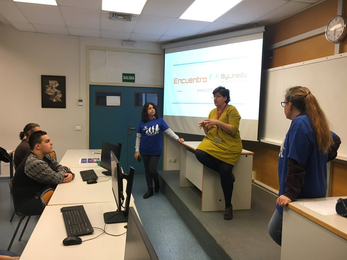inedu's tweet image. Momentos del encuentro del #voluntariado #social de @CoderDojoVLC @ByLinedu en el aula de la @etsid.upv donde tendremos este año las sesiones.
Gracias por las facilidades y el compromiso con este proyecto 
@Coderdojo #coderdojogirls #code #stem #steam #3dprinting #robots