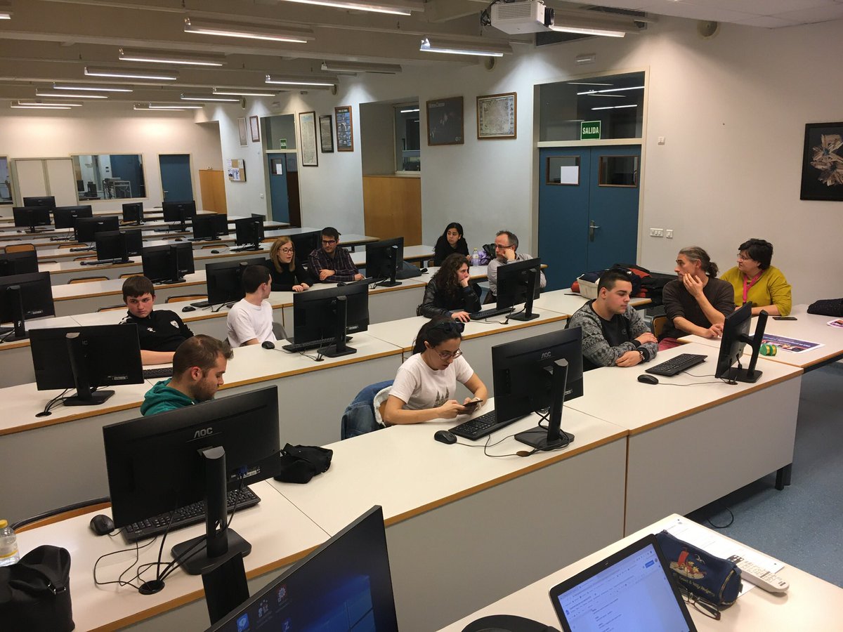 inedu's tweet image. Momentos del encuentro del #voluntariado #social de @CoderDojoVLC @ByLinedu en el aula de la @etsid.upv donde tendremos este año las sesiones.
Gracias por las facilidades y el compromiso con este proyecto 
@Coderdojo #coderdojogirls #code #stem #steam #3dprinting #robots