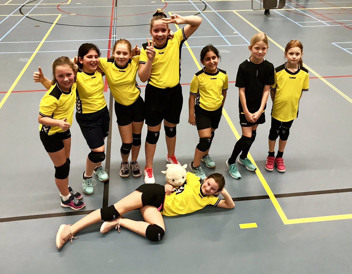 Yttap67's tweet photo. Hatseflats! 🤾‍♀️ alweer winst op de teller!!

EHC’95 E2 #handbal Enschede << >> Kedingen Wierden. Met een Lama als mascotte, zeg ik: #noprobLAMA 🎉🙌🏼 #EHC95 #E2 Goed gespeeld meiden! #zedoenhetsamen 
#ikrekenhetgoed https://t.co/pplvOT2c4W