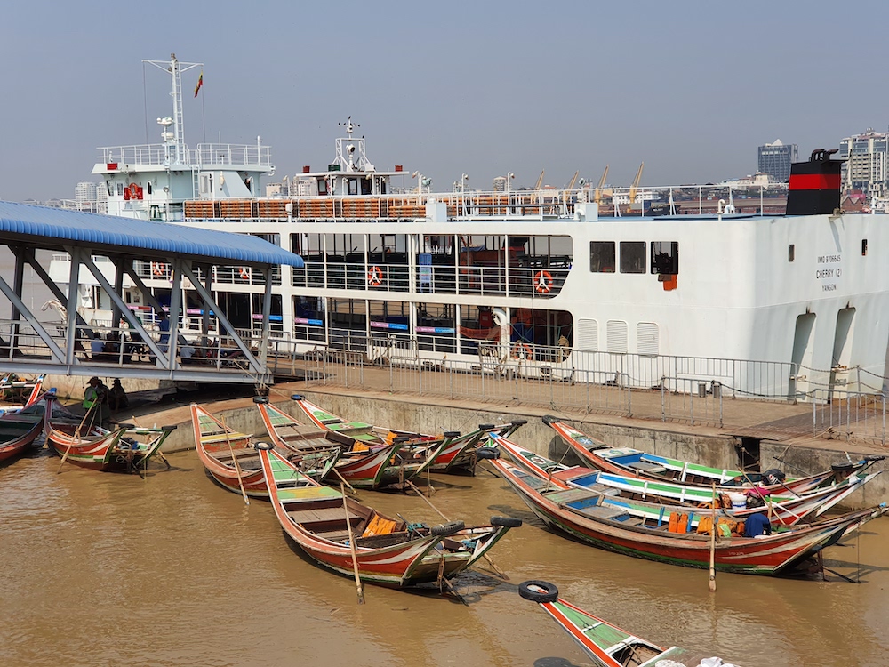 CruiseMiss's tweet photo. We had 2 exciting days in #Myanmar on #Boudicca, another country I like VERY much. I went on a local ferry (it was brilliant), explored Dala local market, admired the Shwedagon Pagoda and enjoyed a "little" bit of shopping ➡️ https://t.co/DLqCSEdnJE #BoudiccaGrandVoyage 🇲🇲⚓️ https://t.co/PuV6x2Jajs