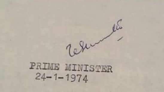 AsiffShah1's tweet photo. ذوالفقار علی بھٹو وزیراعظم کے یہ دستخط میرے لیے تعویذ کا درجہ رکھتے ہیں ۔۔ https://t.co/9xBu8uvgiL