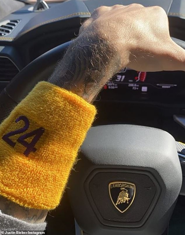 WORLDMUSICAWARD's tweet photo. #JustinBieber changes his Instagram profile pic to a yellow and purple heart with 24 on it as a Tribute to the late #KobeBryant and wears a Kobe sweatband on his arm!💔@justinbieber
https://t.co/9KaanYZmz1 https://t.co/srIweD0SNK