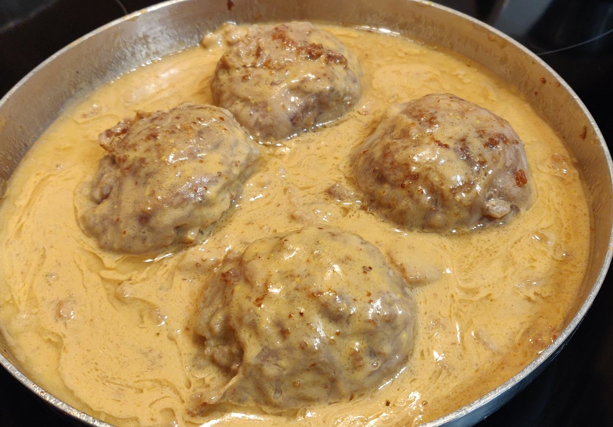 sandaurousso's tweet photo. Crépinettes de porc #LesCochonnaillesDeKarine, #porcspleinair, faites par @Karine_6319 et cuisinées à la moutarde avec des petits lardons.
On va se régaler 🍽️ https://t.co/gptb1BPah6