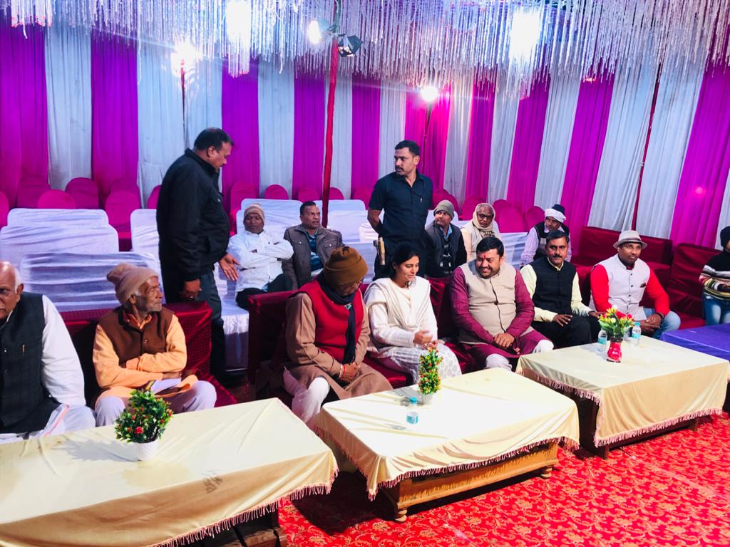 AnupriyaSPatel's tweet photo. कल मिर्ज़ापुर के कछवां, छीतकपुर व चुनार के कई अलग अलग आयोजनों में खुशियों भरे पलों में शामिल हुई। https://t.co/a79G78ECVL