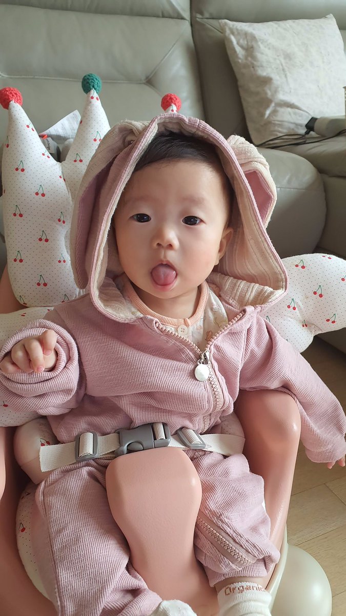 ppica2000's tweet photo. 안녕하세요 저는 231일 된 #김라온 입니다. 애칭은 #사랑이 입니다. #러블리즈 #박명은 언니가 저를 하루 동안 키워주시고 브이로그도 찍어주신다고 하셨어요. 아무튼 저는 그렇게 들었어요. #울림엔터테인먼트 관계자 여러분 감사해요 잘 부탁드립니다. https://t.co/nMYqbQX2MT