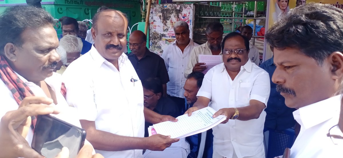 bharani2124's tweet image. குடியுரிமை சட்டத்தை எதிர்த்து செய்யார் பேருந்து நிலையத்தில் முன்னாள்  சட்டமன்ற உறுப்பினர் அண்ணன் திரு.#வ.அன்பழகன் EX.MLA அவர்கள் மாபெரும் கையெழுத்து இயக்கத்தை 'முதல் கையெழுத்திட்டு' துவக்கி வைத்து உரையாற்றினார்...