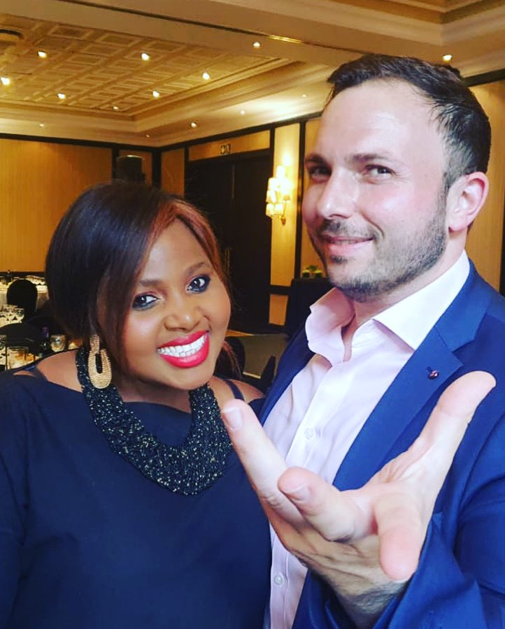 A pic with the event planner before the guests arrived for my performance for <a href="/AnchorCapitalZA/">Anchor</a> in @kievitskroon in Johannesburg on Friday night! The guests loved it and leaped into a standing ovation! Thanks to their CEO, Peter for having me back for the 3rd time!
