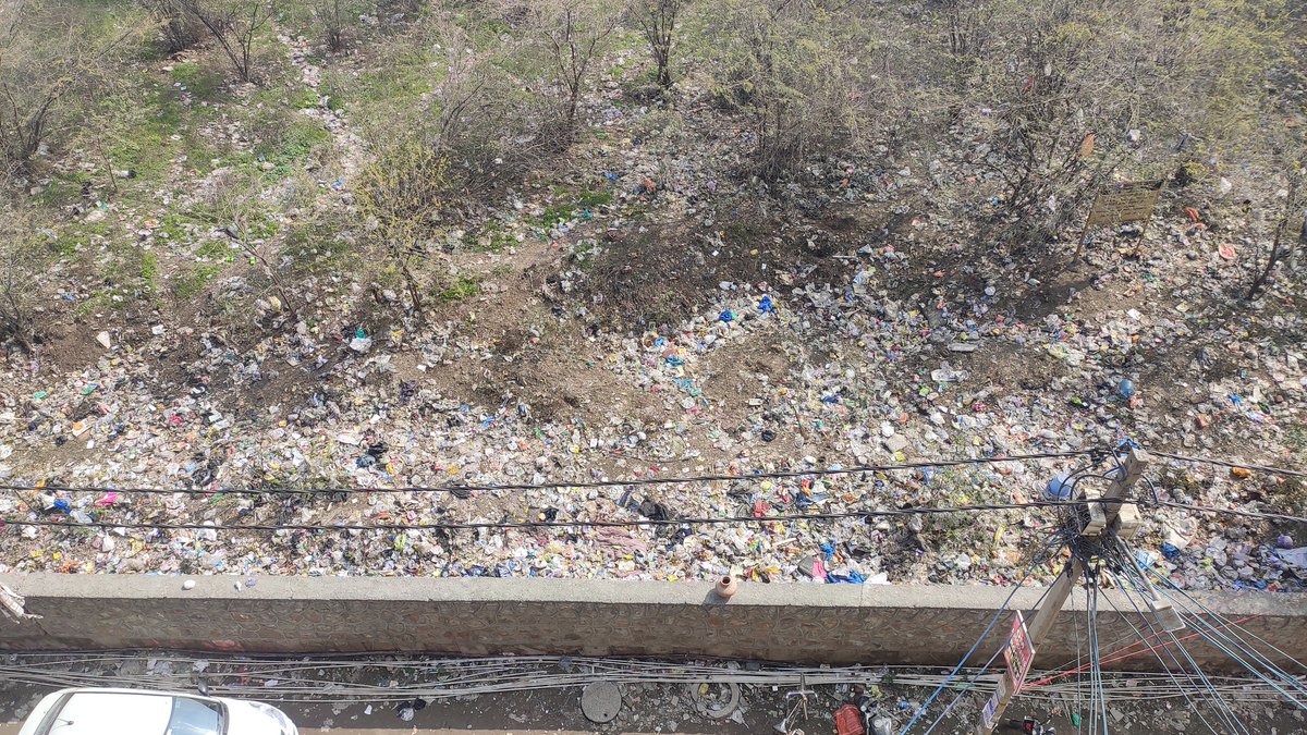 NegiS99's tweet photo. Condition of cleanliness in Delhi Gandhi vihar @SwachBharat2019 @ArvindKejriwal @MCDdelhi @MinistryofHea10 #swachbharatdelhi https://t.co/1Mj8VCN0jv