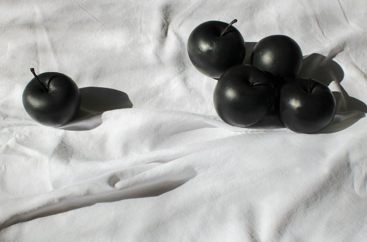 HappyFoxGallery's tweet photo. Works by 3 artists Dieu + Petetskaya + Waterstone ONE NIGHT ONLY 15th February 5 - 9pm  
.
Limited spaces at a stunning heritage venue in Blue Mountains RSVP FOR ADDRESS
.
Image: Rebecca Waterstone, Black Apples
.
#knowmyname #glamour #art #bluemountains #mtnsmade https://t.co/XjIjRCL7pu
