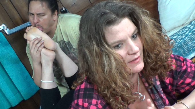 Size 13 Mouth-Stretchers  Staci Poteat is 6'2" with size 13's that'll stretch your lips and lock your