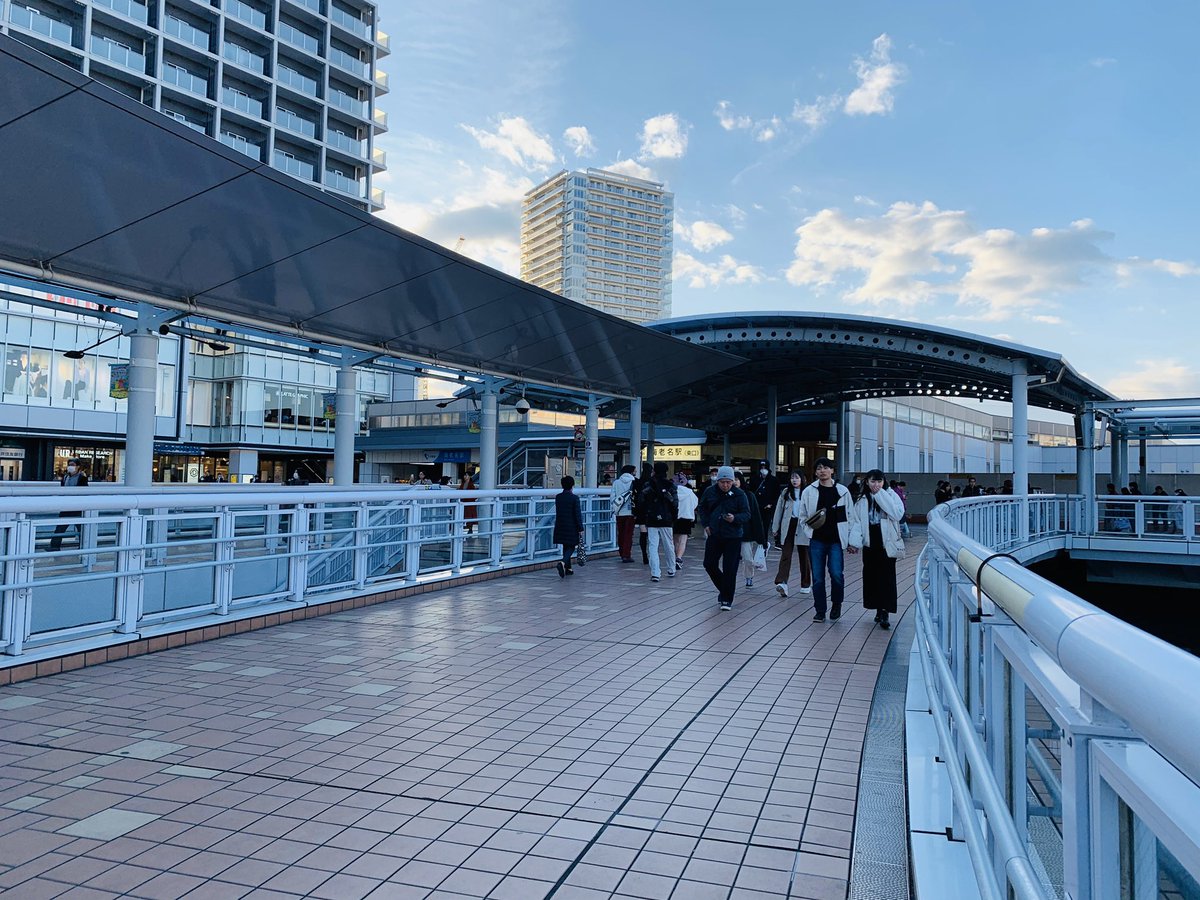 Twilight220719's tweet photo. ただいま海老名駅小田急東口(2F)に到着しました!! https://t.co/JlUYlXAiPs