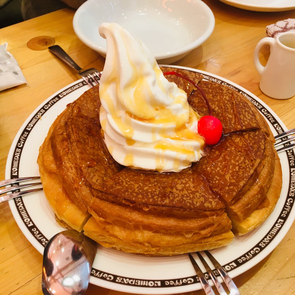 w160cm's tweet photo. 変わらず落ち着くめんつ🙌
久々シロノワールたべた😬 https://t.co/yQm3yxABoY