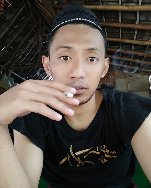 AhmadSyamsulHa1's tweet photo. "Gusti ALLAH itu memberikan mu petunjuk bisa lewat bahagia dan susah ,semoga bermanfaat
#cahrp #santri # Kediri #guyu https://t.co/q3N4uXZuWD https://t.co/O1zQR7LqXp