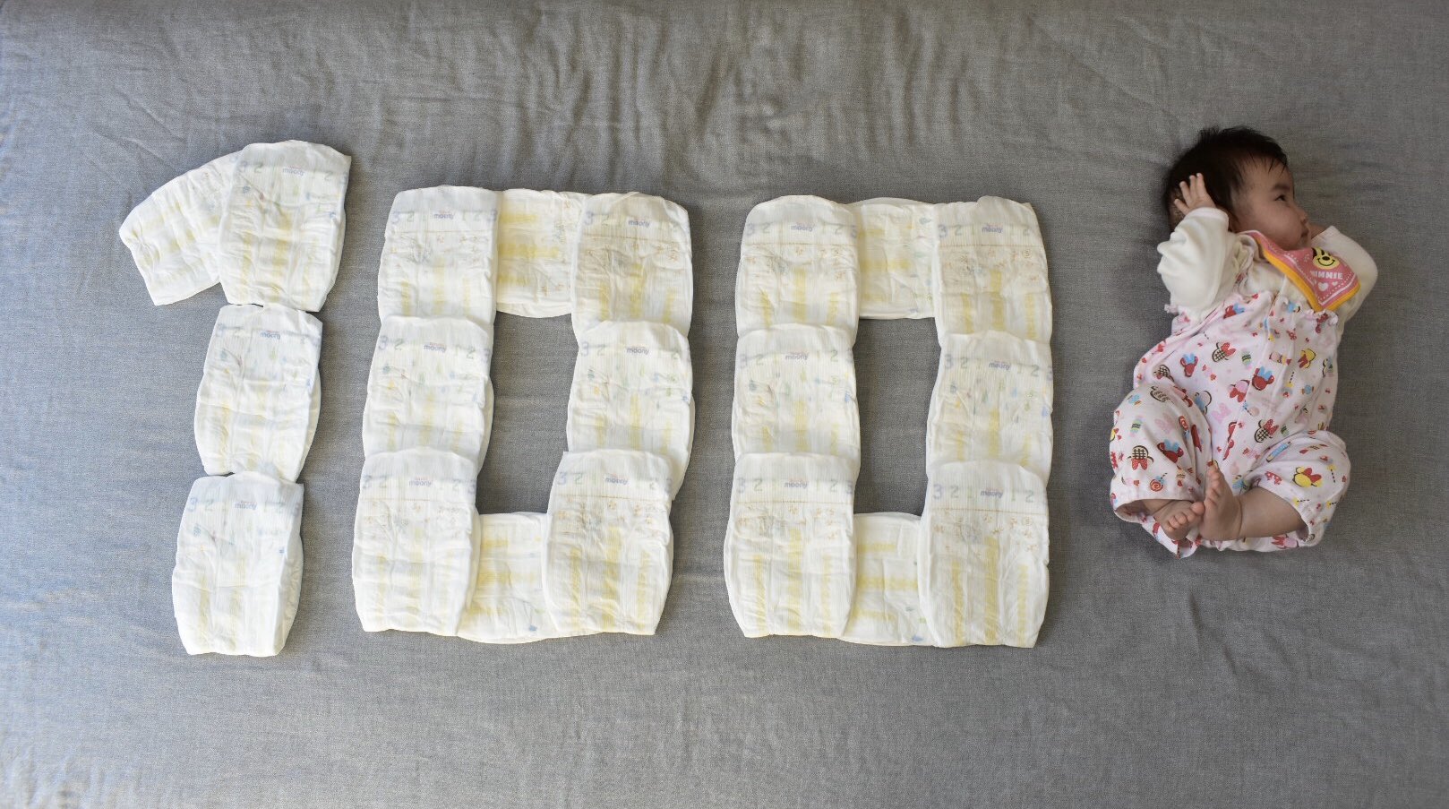 𝓕 100th Day 一眼レフ カメラ初心者 カメラ女子 子供のいる暮らし 日常 子供 娘 可愛い 次女 生後100日目 オムツアート セルフ 笑顔 我が家の天使 Nikond3400 写真好きな人と繫がりたい カメラ好きな人と繋がりたい