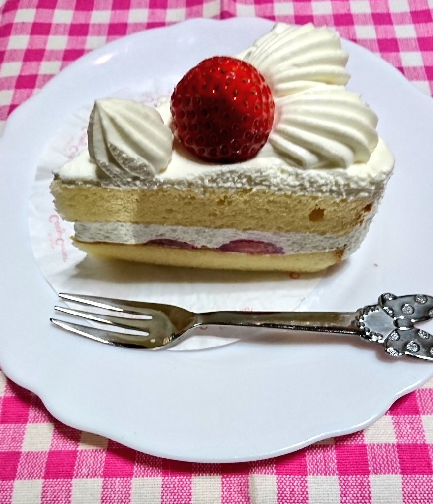 EMI_GLAY's tweet photo. HISASHIさん☆お誕生日おめでとうございます🤩48歳には見えない😆ヒサバに便乗してケーキ食べました(笑)
#HISASHIさん #48歳 #おめでとうございます #STG48 https://t.co/t4IFN2wDYa