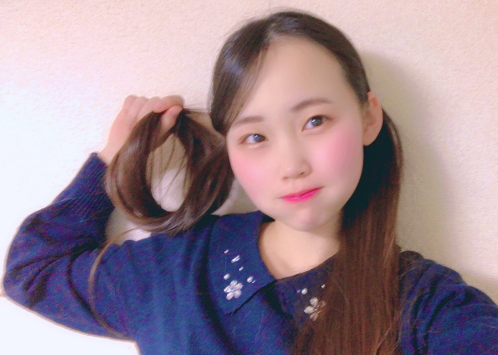 #ツインテールの日
だ！！！！！

ちょっと低めの
ツインテールしてみた！！

前髪あるように見える私でございます