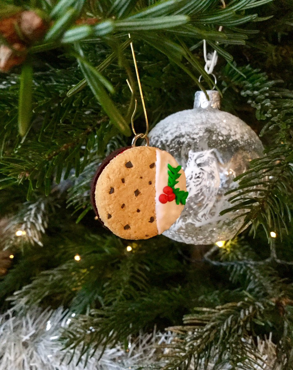 Salut! ❤️Voici 3 macarons spécial Noël ! 🎄❤️

 #macaronnoël #macaronnoel #noel #noel2019 #macarons #sapindenoël #rennes #decoration #fimo #fimocreations #fimocreation #fimoart #fetes #fete #gourmandise #gourmandises #patisserie @fimostaedtler