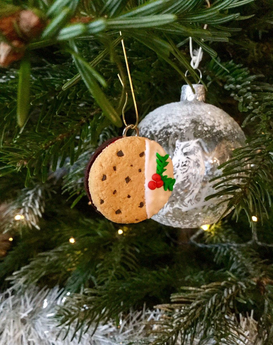 CreationsLala's tweet photo. Salut! ❤️Voici 3 macarons spécial Noël ! 🎄❤️
#macaronnoël #macaronnoel #noel #noel2019 #macarons #sapindenoël #rennes #decoration #fimo #fimocreations #fimocreation #fimoart #fetes #fete #gourmandise #gourmandises #patisserie @fimostaedtler https://t.co/usbFm7BxYU