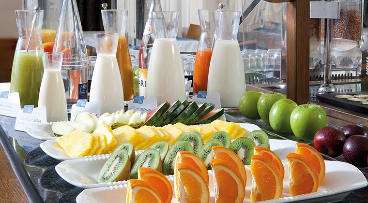 NHHotels's tweet photo. Have a breakfast fit for a champion 💪🍓 Our breakfast buffet offers a selection of healthy options like smoothies, juices and fresh fruit to start your day with the right foot forward #alwaysdelicious https://t.co/anhnIDyJij https://t.co/GXdVVR7LOe
