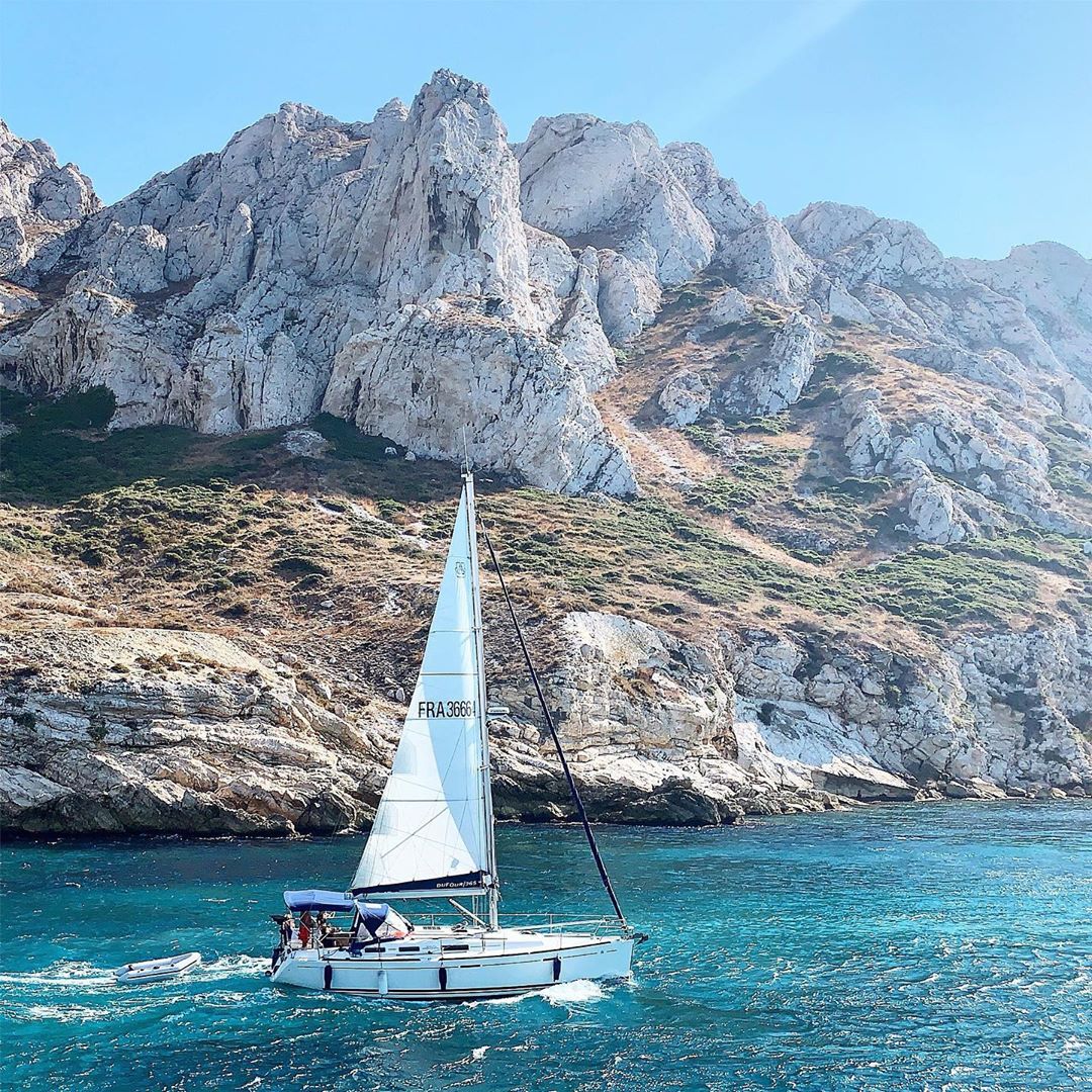 SpytailRum's tweet photo. Forever exploring the open seas at La Baie des Singes!
.
.
.
#spytail #rum #spytailrum #spicedrum #imported #france #importedfromfrance #adventure #sailing #sunset #cocktailhour #spytailmoment #ginger #bottle #rum #cognac #rumlover https://t.co/fSwyx7C9fQ