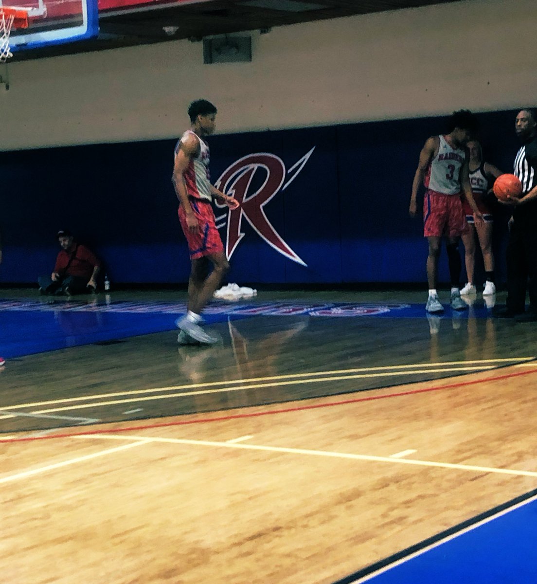 brandibrown0815's tweet photo. Yo this is my new fav college kid... y’all need to check him out... all around player, crazy dunks and he has a great personality... ❤️💙❤️ https://t.co/U20mAjejIS