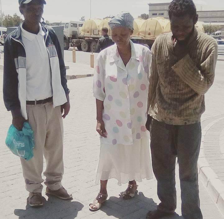 this guy been living on the streets for years .  now he's finally going home with his family , he'll finally get some help  abe sharpo hape and God bless this family 

🙏🕊