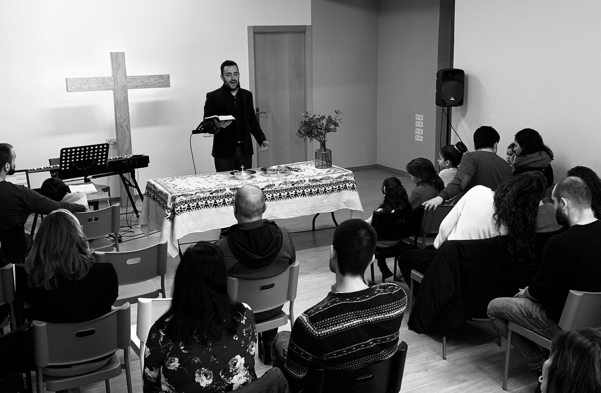 eellibertat's tweet photo. Avui a la nostra església de Santa Coloma de Cervelló recordem l’amor de Déu envers cadascun de nosaltres,  i com Jesucrist es va lliurar per morir a la creu i donar-nos vida!

#Fe #Cristianisme #SantSopar #Religió #DomingoDeFe @afersreligiosos @evangelicscat #FIEIDE #FEREDE https://t.co/12JP1BGhhb