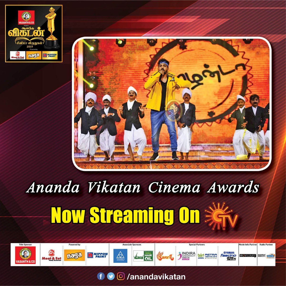 இந்த நவீன பாரதி ஆனந்த விகடன் விருதுகள் நிகழ்ச்சியில் செய்யும் அட்டகாசத்தை இப்போ சன் டிவியில் பாருங்க!

#AnandaVikatanCinemaAwards #VikatanAwards #AVCA <a href="/hiphoptamizha/">Hiphop Tamizha</a> <a href="/suntv/">Sun TV</a>