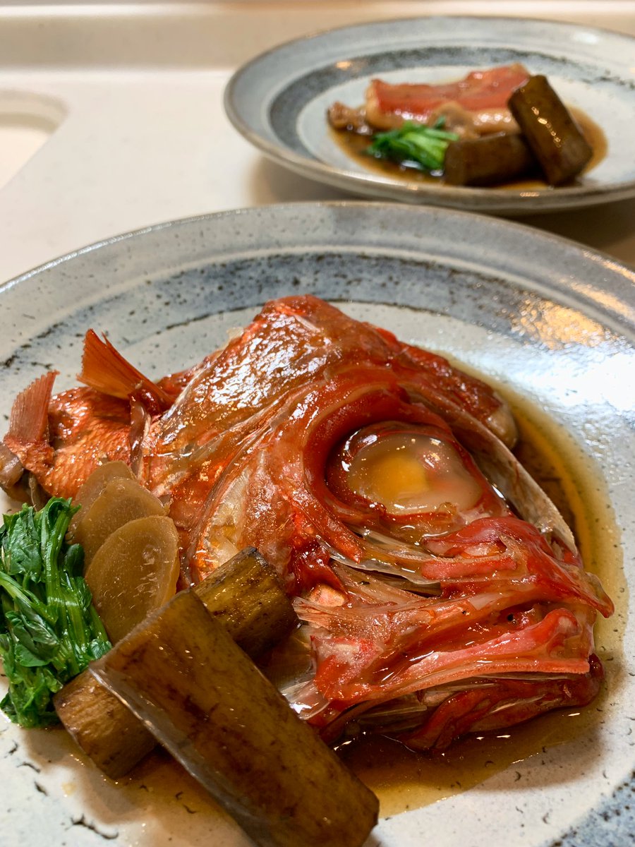 J_grandiflorum's tweet photo. キンメのアラをお煮つけに … 出来っ!
#kinmedai #goldeneyesnapper #redbream
"金目鯛(kinmedai)" is very tasty when it's simmered in a broth. Yum💕💕💕 https://t.co/Mc7jDF4SiW