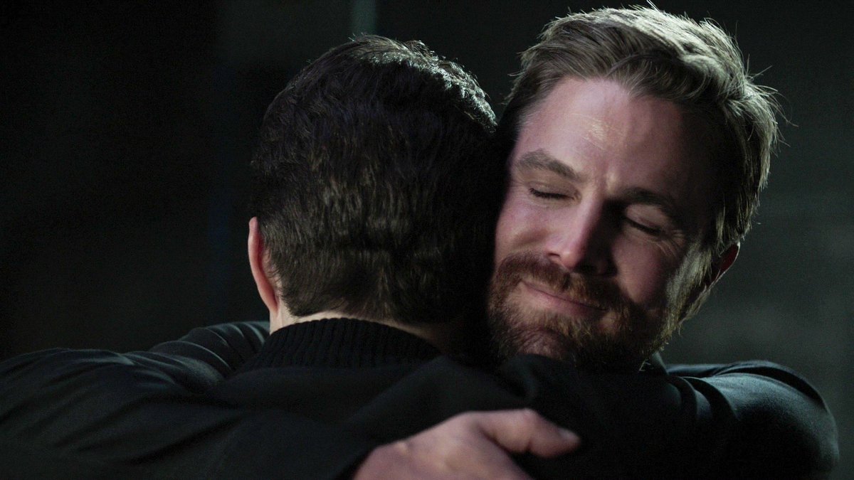 amiipond's tweet photo. oliver hugging his family 💕 https://t.co/mwD8bscFQ9