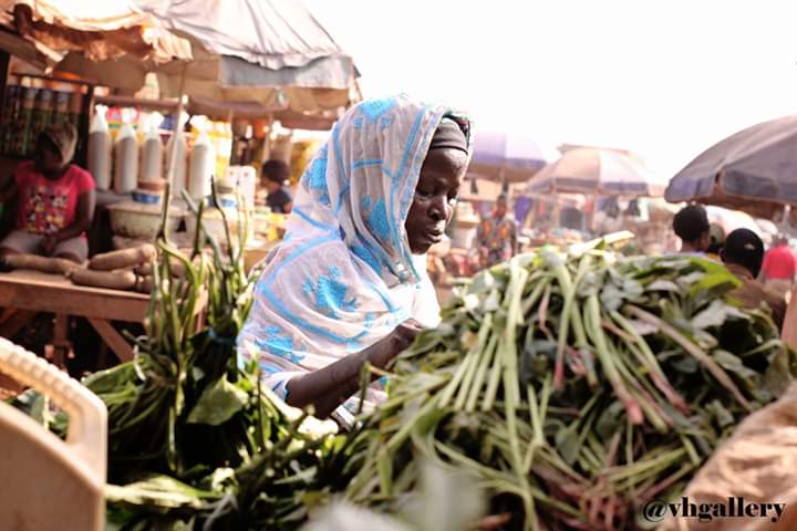 I took these pictures 2years ago when I visited Ayingba
#Ayingba #kogitour #naijaevent #market #buyingandselling #streetphotography #nikonshutter #akurephotographer #canonshutter 
#naijaboy #naijamarket #oja #nigeriaphotographer #kogi #kogimarket 
Pc :#vhgallery