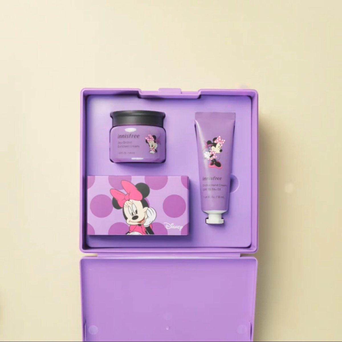 KK_store8's tweet photo. #cosshopsskin #พร้อมส่ง #innisfree Jeju Orchid Cream Set Minnie Mouse
      เซ็ตชะลอความเหี่ยวย่น กระชับผิวหน้าได้อย่างล้ำลึก

ในเซ็ตประกอบด้วย
💜Jeju orchid enriched cream 50ml
💜Jeju orchid enriched hand cream 50ml.
💜กล่องสำลี

 🌈680฿
📮40/60฿

#HowtoPerfect #ถูกและดี https://t.co/2kUvyLvqRB
