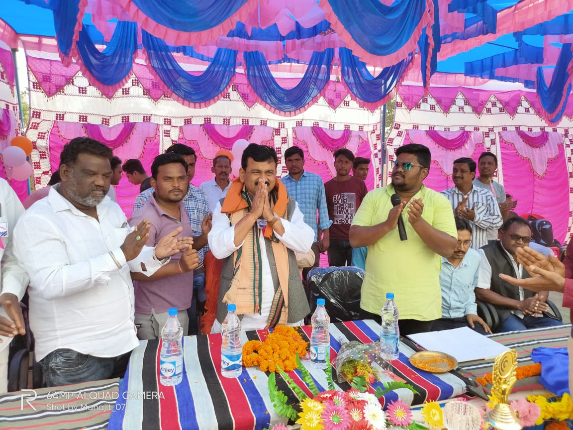 duryodhankumbha's tweet photo. executive chairperson state youth Welfare board ,government ofodisha
Hon'ble @BIJAYANAYAK1 attend the inter block voleyball tournament at Nunhad and @GaneshK74085624 (MLANominee #belpadablock ) also attend on behalf of hon'ble MLA @Sarojmeher112
#Patnagarhconstituency
#belpada https://t.co/4JGgKNOkZ7