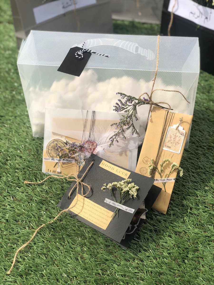 AdCloubox's tweet image. بوكس شفاف يحتوي على غيوم + اضاءه + مطويه سلسال+ رساله ورقيه + لوح شوكليت = 195dh