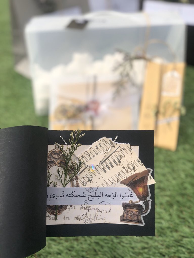 AdCloubox's tweet image. بوكس شفاف يحتوي على غيوم + اضاءه + مطويه سلسال+ رساله ورقيه + لوح شوكليت = 195dh