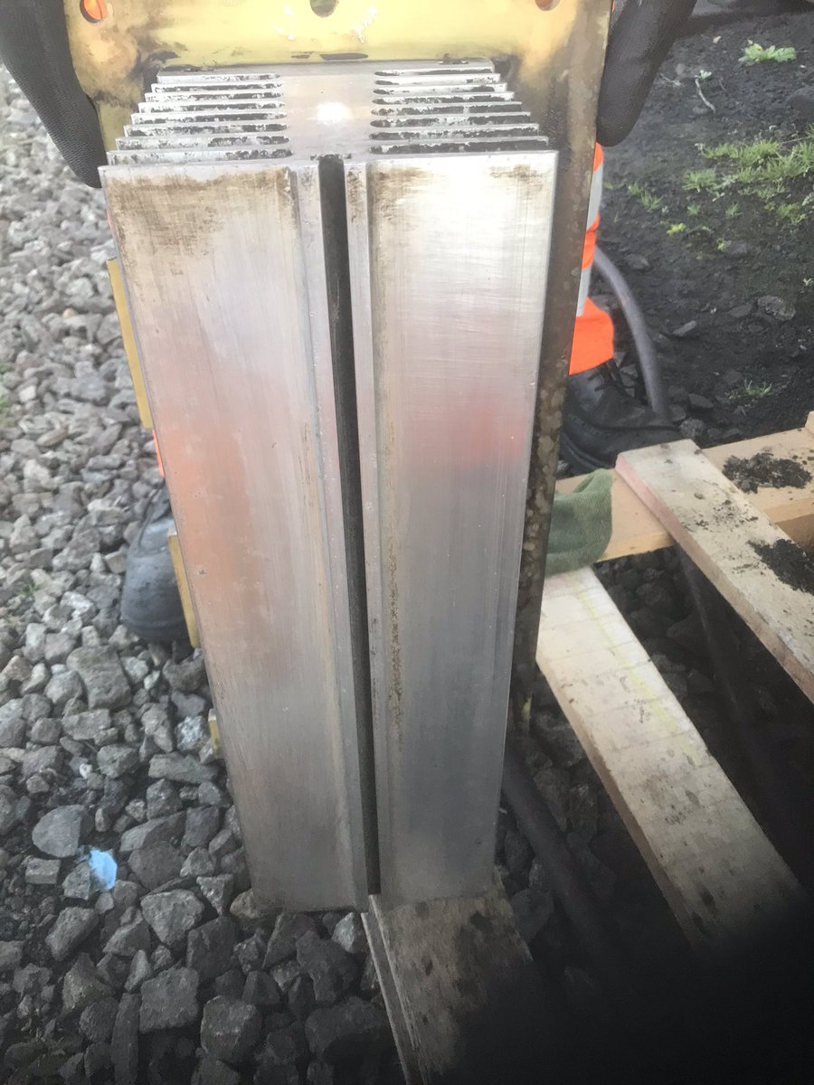andygillett1964's tweet photo. Clean class 37 rectifier a busy day for the HTG. The B exam is finished just a brake distributor to change when we recieve the overhauled one back and she will be ready for her first turn https://t.co/P3q6Im7VbX