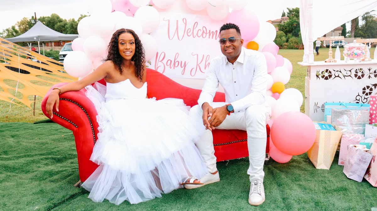 IIKHUNE_32_16's tweet image. A lot with Mrs K ❤️🎊🥂🍾 #BabyZee 🙏🏼