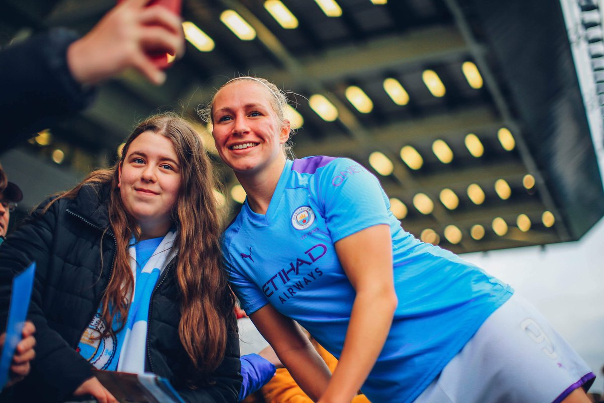 citysquarelive's tweet photo. Coming to our Barclays FA WSL clash against Arsenal today? 💪

Make sure you stick around post match for a full team autograph alley as we say goodbye to someone special...😢 #autographalley #ManCity  #CitysquareLive 

@ManCityWomen https://t.co/hamSbAFUba