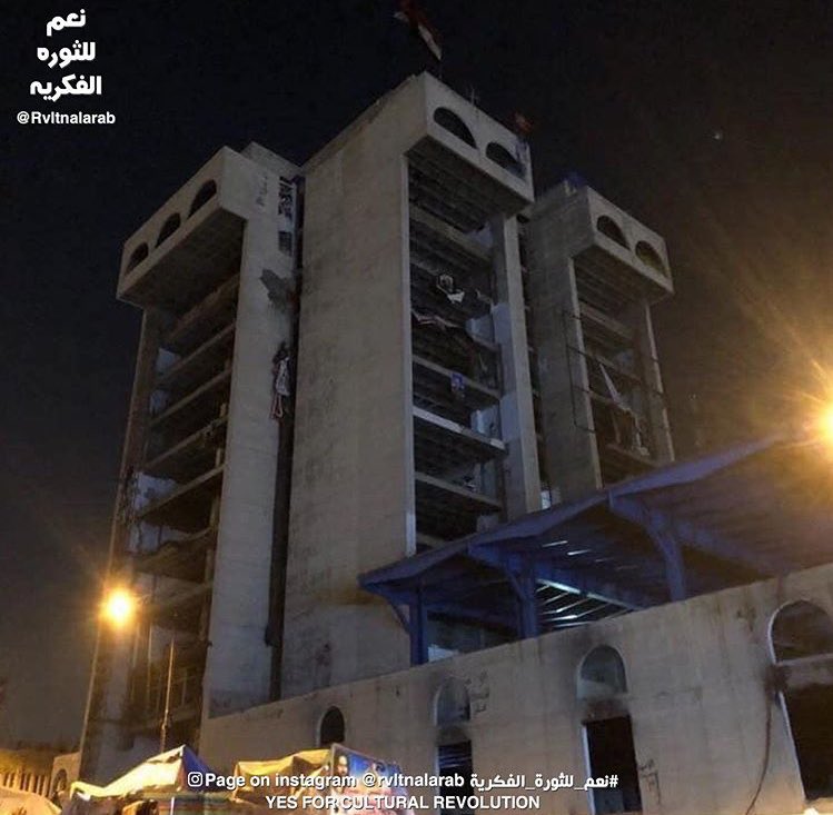 رفع لافتات المطعم التركي وإطفاء التيار الكهربائي ..
زين راح تكدرون ترفعون اللافتات من عقولنا وگلوبنا!؟ شهدنا على اصغر حدث صار واذا نسينا اسمائنا ما راح ننسى ثورة ثورتنا هاي اولاً 
وما راّح تمحون اَي شي متعلق بإنجازاتنا وقوتنا لان وثقنا كُلشي بعد حتى اصغر التفاصيل ! #العراق